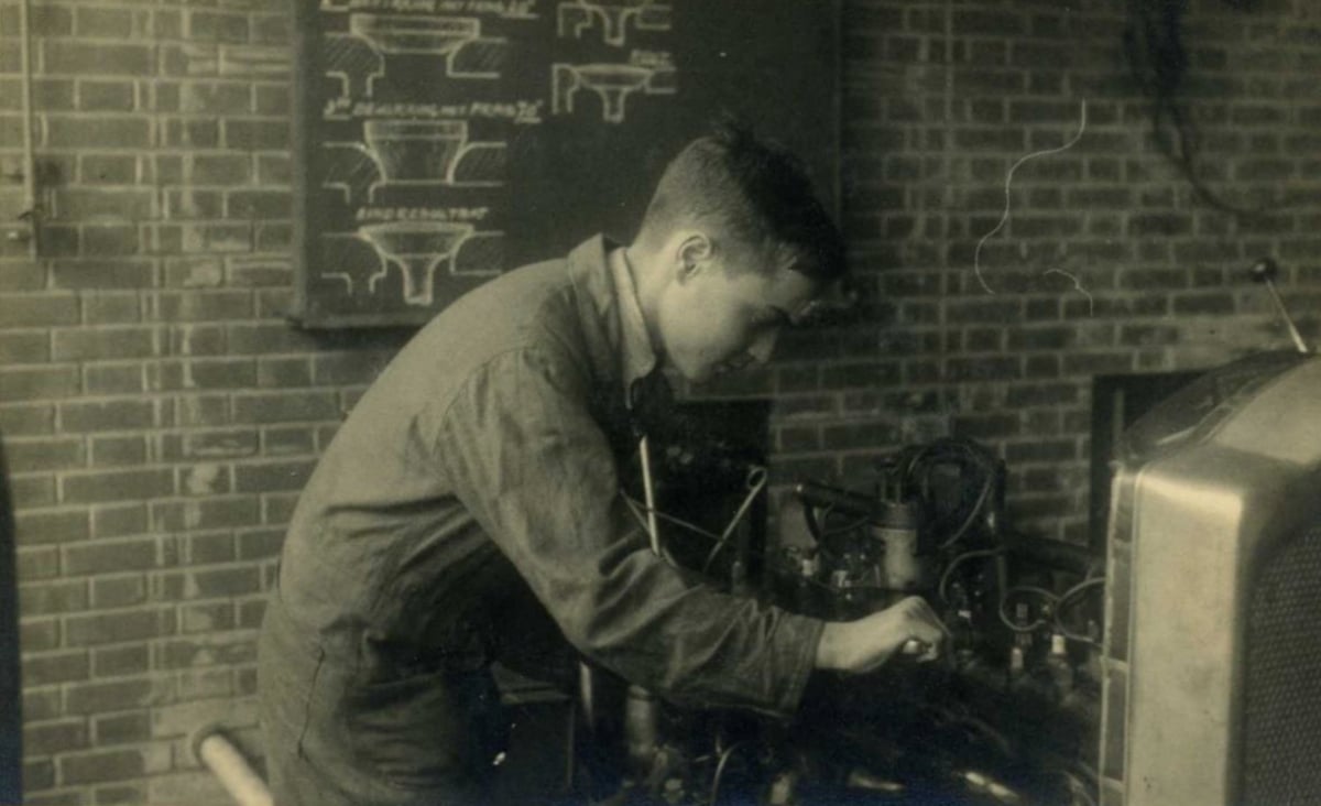Thom Smith aan het werk